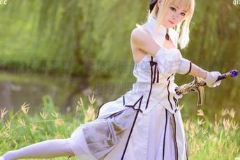 Arty亚缇的女仆写真，要是真能做饭就好了，但最起码写真不会拒绝加班吧？