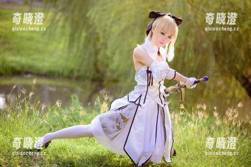 Arty亚缇的女仆写真，要是真能做饭就好了，但最起码写真不会拒绝加班吧？