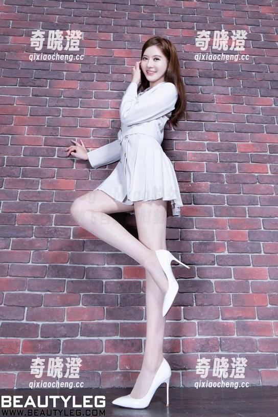 Beautyleg - Miga的女仆展览：当分享变成了放飞自我的时刻，一点点小尴尬