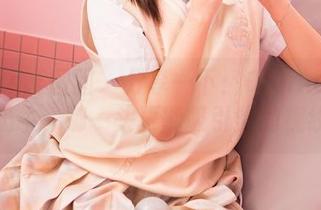 Feilin嗲囡囡 – 分享一下：Celina青妍与奶牛，哪一头更能吸引你的视线？