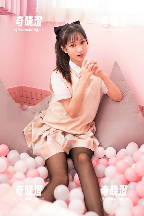 Feilin嗲囡囡 - 分享一下：Celina青妍与奶牛，哪一头更能吸引你的视线？