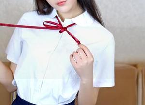 Feilin嗲囡囡 – 图片里的Emily尹菲，灰丝随意但又不失格调，这种风格我喜欢！