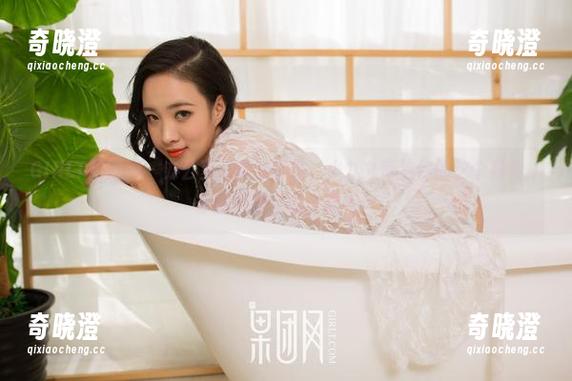 GIRLT果团网 - 办公室写真新标准，小九九带给你的这个福利，你的同事会怎么想呢？
