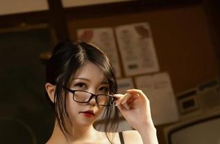 Leah梓未的蓝色妖姬：这不是一般的写真集，简直是一种“分享”的召唤！