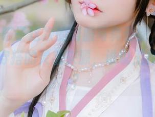 Nyako喵子这次的制服写真更新，简直就是职场穿搭的灵感来源，谁说工作不能潮？
