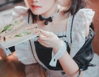 似乎是Sonson(손손)的私拍，Loozy和Yano在原图里嬉戏。