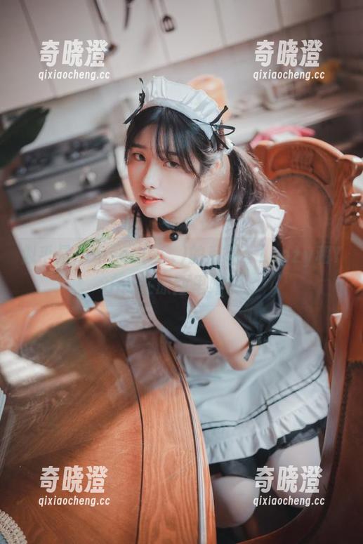 似乎是Sonson(손손)的私拍，Loozy和Yano在原图里嬉戏。
