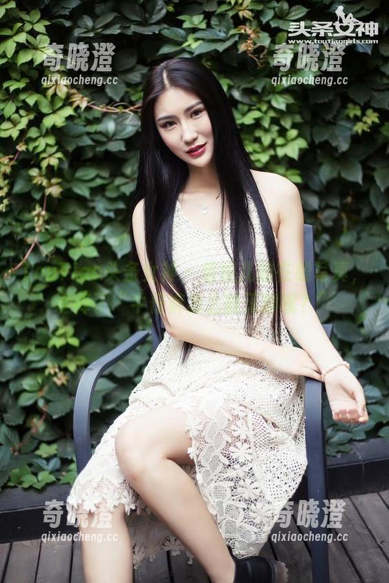 TouTiao头条女神-信悦儿 TouTiao头条女神 - 信悦儿的在线写真,诠释了“牛仔裤怎么能无聊呢?”