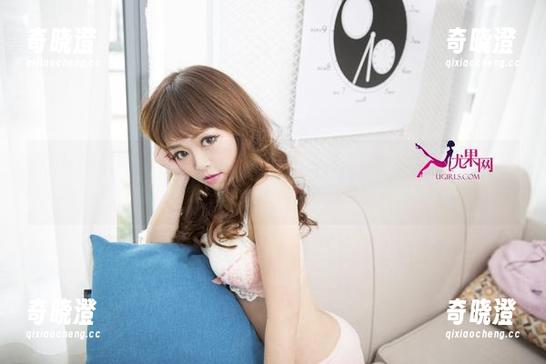 UGirls尤果网 - 黛蓓琪的黑色美图合集，感觉就像冬天的夜晚，有些冷，却是让人无法适应的美。