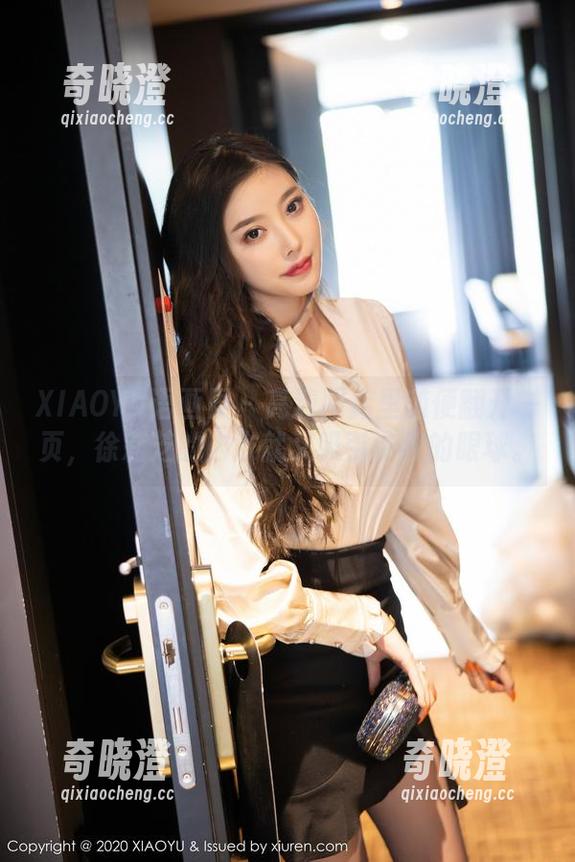 XIAOYU语画界 - 高清图库里随便翻开一页，徐莉芝的内衣就又吸引了我的眼球。