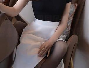 Xiuren秀人网 – 田园风的乔一一吊带照片,虽然免费,可是我心想这背后怎么那么‘悬’?