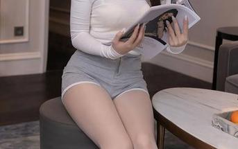 Xiuren秀人网 – 王馨瑶yanni的新连衣裙写真上线了,难道你不想更新一下你的图库?