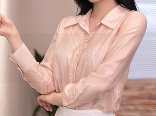 Xiuren秀人网 – 谢小蒽花嫁图册：有人说婚纱是最美的盔甲，但其实我觉得…