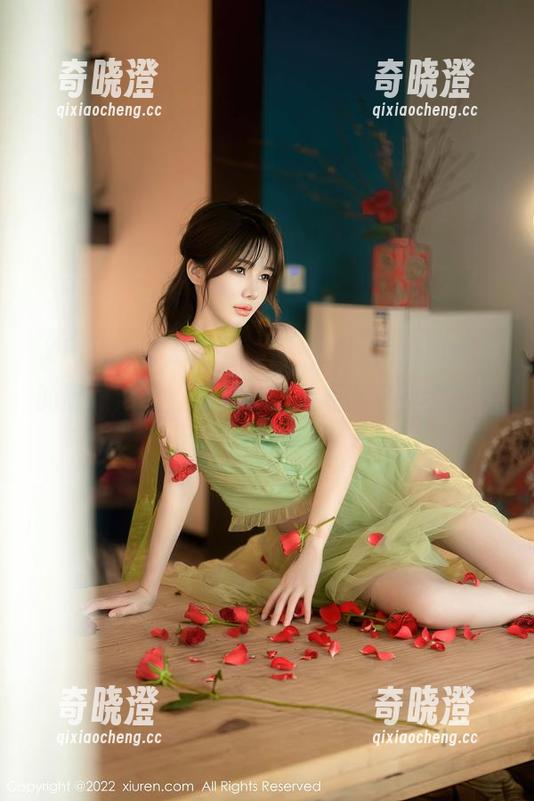 Xiuren秀人网-颖仪baby Xiuren秀人网 - 原图来啦!颖仪baby的厨娘角色,我竟在想她私下会不会是个大厨?