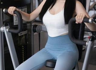 Xiuren秀人网 – 说是黄歆苑女王写真,实则“心理测试”一样的私房之旅