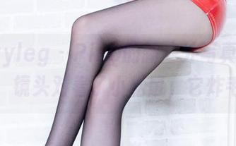 beautyleg – PinQ的新户外写真更新，哈哈，镜头对着了小松鼠，它炸毛了！