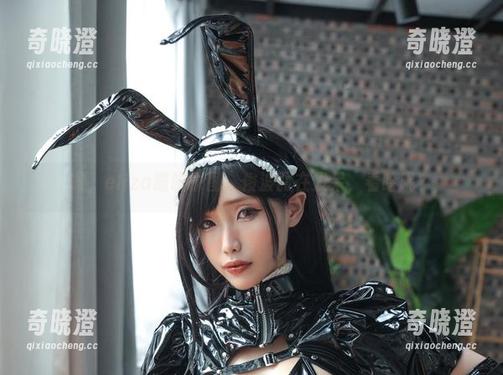 eliza喵喵 嗷,eliza喵喵原图,绫波丽在发呆,看啥呢?