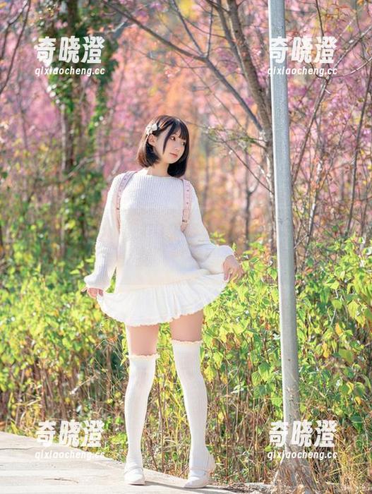 一溜烟的私拍，nagesa魔物喵被海风吹成了“漂浮少女”，美图一个接一个。