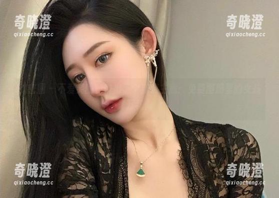 微密圈 - 不爱笑的赛琳出了个新馊主意：免费图册里的女孩万花筒