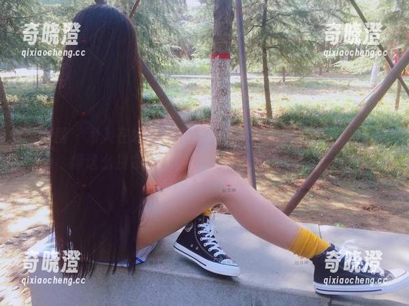 微密圈 - 滑入在线图集，丝月神的外拍皮裤肉丝，搭配得这么拼命，我的天，看得我都心慌了。