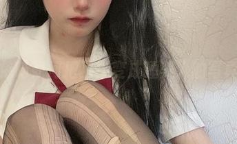 看倦倦喵如何把巫女变成睡美人的写真套图