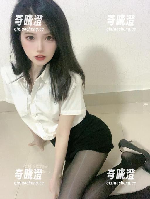 倦倦喵又搞事情——黑内衣最新写真，让我们准备好接招吧。