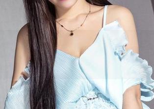 克拉女神 – 黑色YOYO，写真里的无圣光小怪兽。