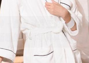 克拉女神 – 教室对我来说一直很单调，但杨暖的福利写真真滴不一样