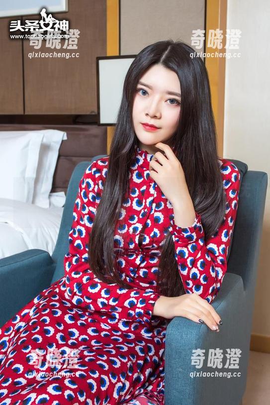 头条女神-杨曼妮 头条女神 - 杨曼妮总在办公室:那个“无聊”的写真合集