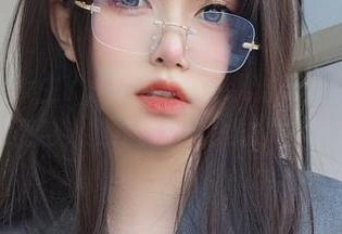 肉丝cos的女主K，是不是有点儿过于出彩了？快翻翻这图包，找找那个“太过”的地方。