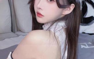 最新图集探讨：小小奶瓶儿和她的红裙，谁更夺目？
