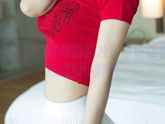 尤果网 – 精选琳丽的照片：每条连衣裙有自己的小脾气