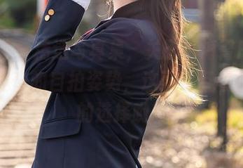 尤蜜荟 – 精选写真集，关于小海臀Rena和她神奇的自拍姿势，这可是带着小尴尬的选择哟。