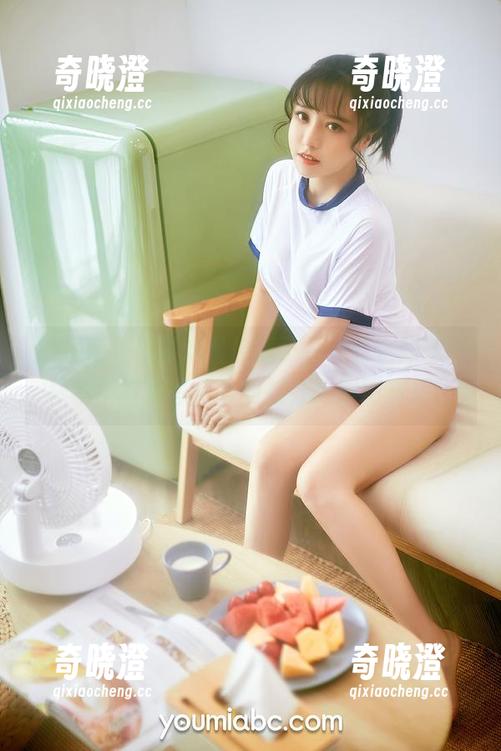 尤蜜荟 - 最喜欢看长腿了，尹菲这张照片根本不给人留喘息的机会，原图真坏！