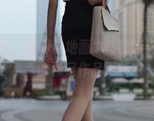 异思趣向 – 双脚与地面之间的亲密接触，小六的裸足作品更新啦