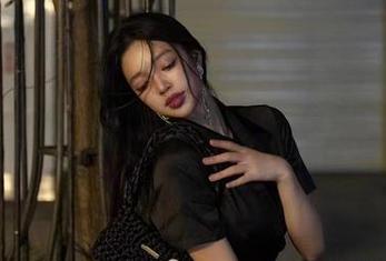 微密圈 – 徐珺大哥的写真，彩虹光辉可不只是个噱头，但我还是不太懂啥意思。