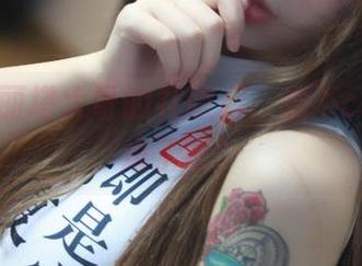 看过洛丽塔大哥的礼服后，想不cos都困难了吧？