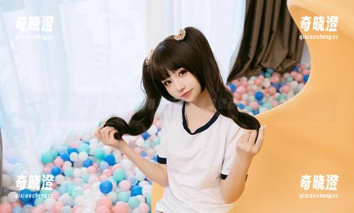 爆机少女喵小吉的网袜秀场：来看这张画质炸裂的壁纸