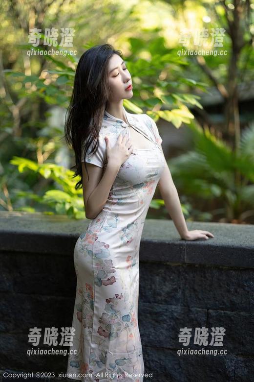 秀人网-小芭乐 秀人网 - 吊带下的小芭乐,高清照片真让人挪不开眼!