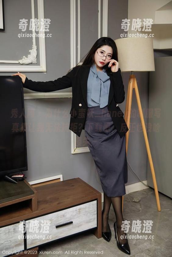 秀人网-小蛮妖_honey 秀人网 - 为什么小蛮妖_honey的制服写真集让我无法抗拒?下载吧,反正也没啥损失~
