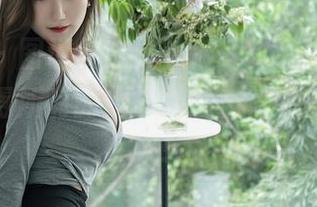秀人网 – 图说林文文yooki的粉色定制,忽然觉得所有的烦恼都能用简单的颜色解决!