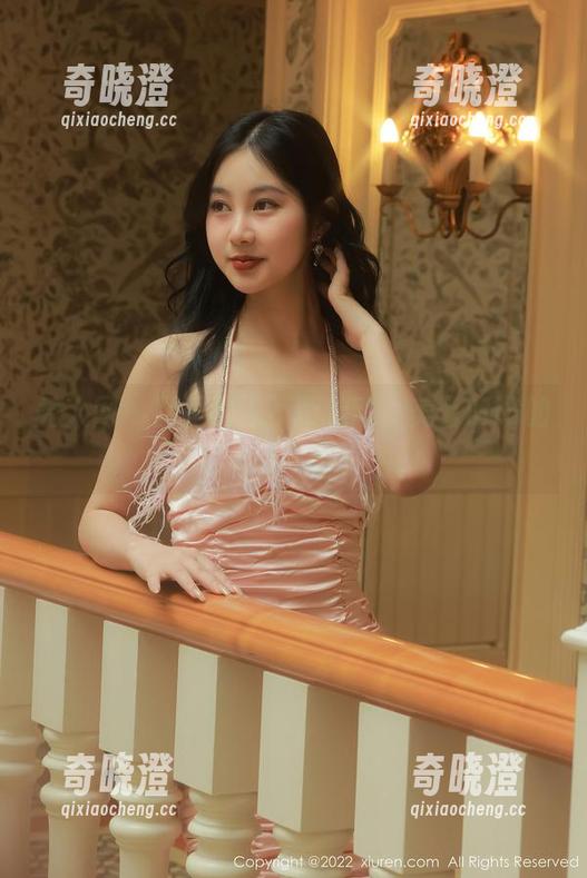 秀人网-美七Mia 秀人网 - 图里的人不断走动:美七Mia的女孩变幻!