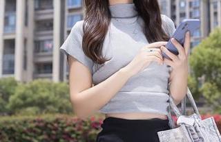 秀人网 – 顾楚楚的花样少女系列,套图更新,让我想起了青涩的我…