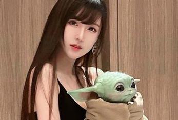 我敢打赌，腐团儿Ikaros与阿尔托莉雅的图库资源会让你停下脚步，思考人生。