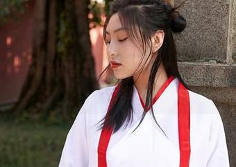 蜜桃社 – 伊琳在泳池的全集，下载吧，这种奇怪的吸引力令人无从拒绝！