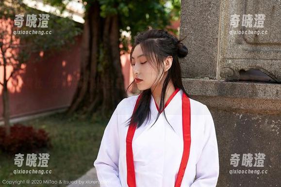 蜜桃社-伊琳 蜜桃社 - 伊琳在泳池的全集,下载吧,这种奇怪的吸引力令人无从拒绝!