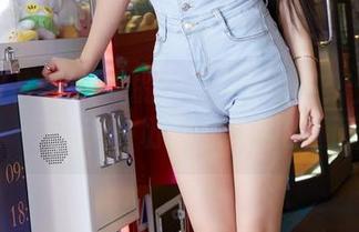 蜜桃社 – 浴缸里的萌美Moemi：无圣光，专注于一切你想象到的画面