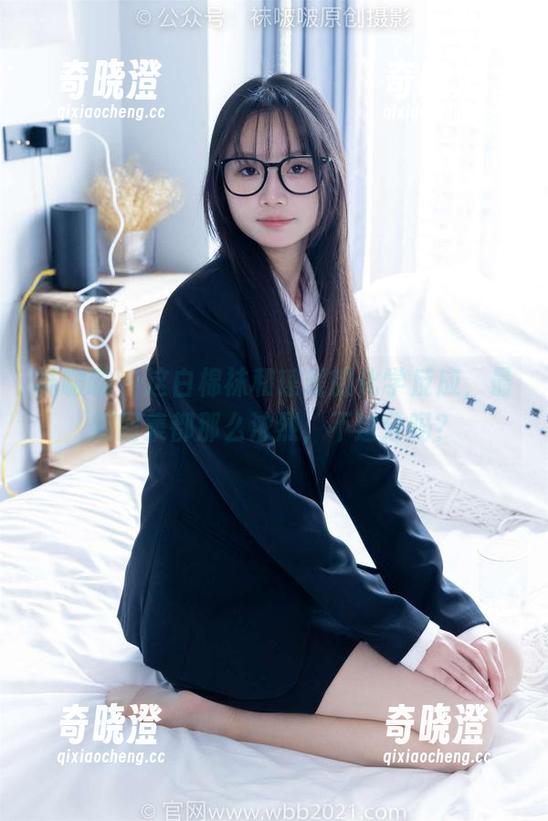 袜啵啵 - 这白棉袜和瑶瑶的化学反应，最新图集都那么浓烈，不过分吗？