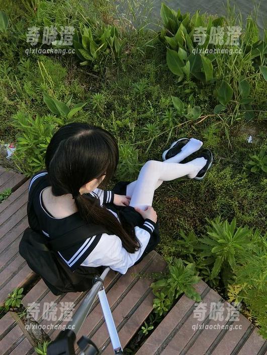 图包注意！西尔酱在户外的那一脸轻松，似乎连阳光都在偷看。