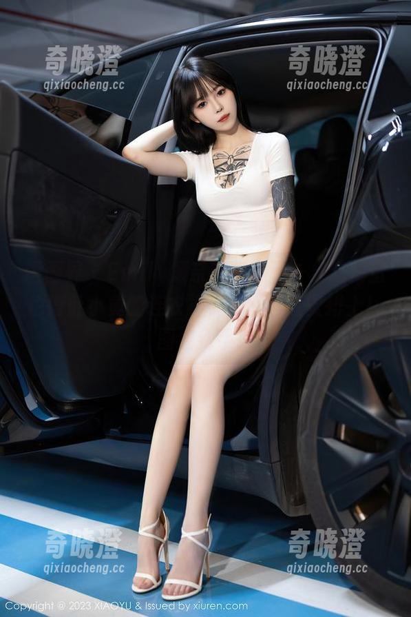 语画界 - Emily顾奈奈酱穿了一条让鸡蛋也得吐小黄的连衣裙，美图已经安排上！图包到手！